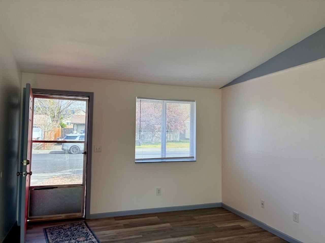 1559 Sw 33rd St - Photo 6 of 28