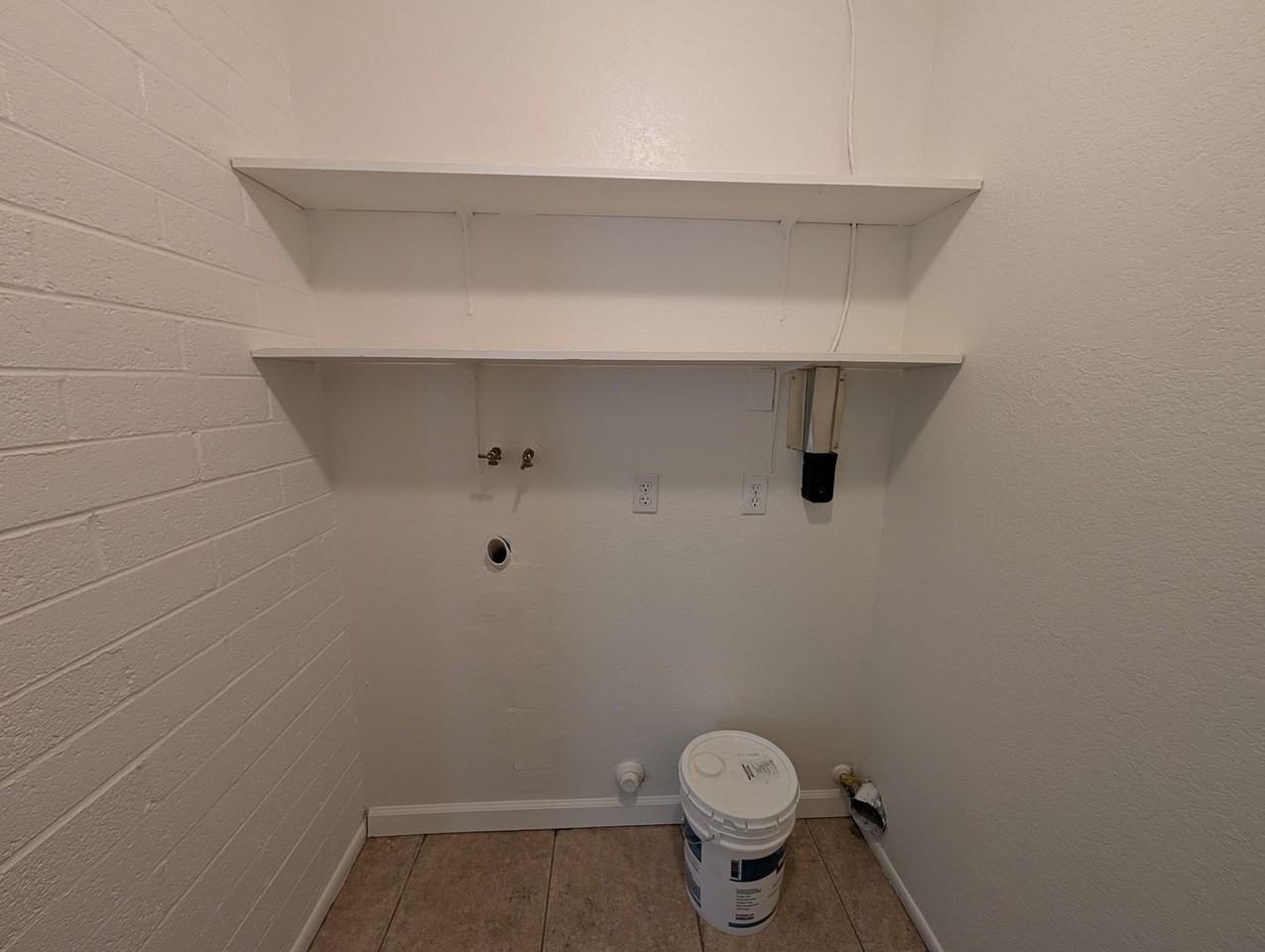 8929 W Campbell Ave - Photo 2 of 21