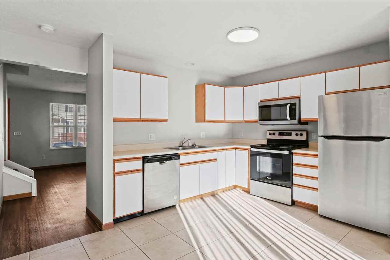 201 Crossing Dr - Photo 7 of 15