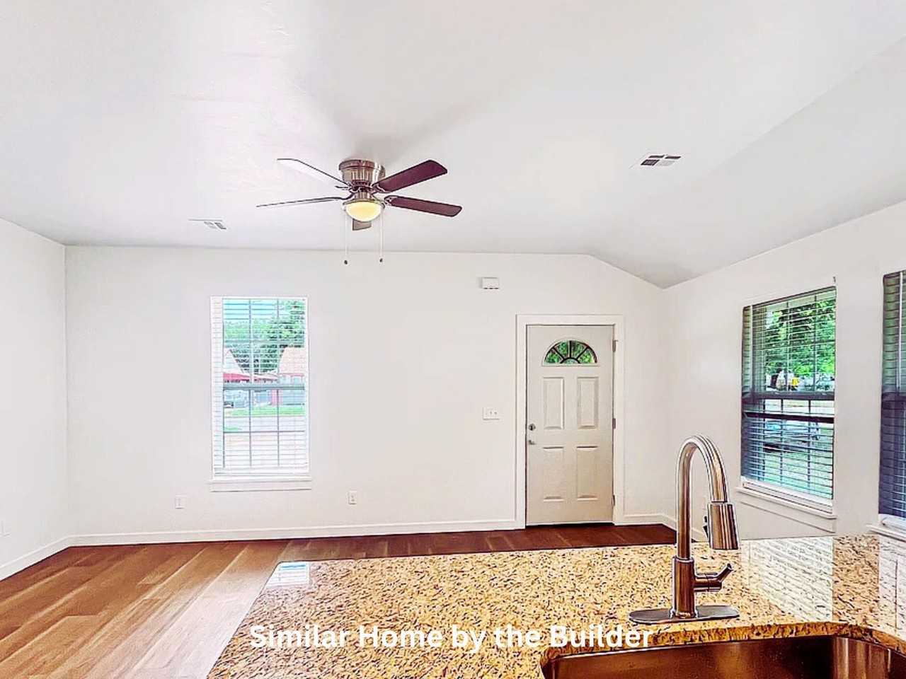 203 Sw 17th St #1 - Photo 6 of 16