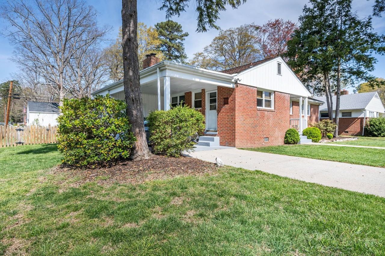 201 Stuttaford Dr - Photo 3 of 32