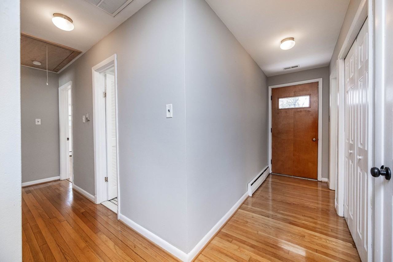 201 Stuttaford Dr - Photo 5 of 32