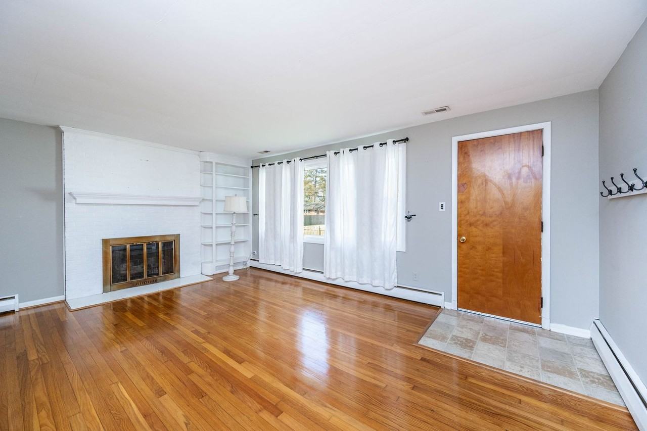 201 Stuttaford Dr - Photo 6 of 32