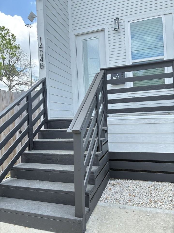 1404 E 31st St #B - Photo 2 of 22