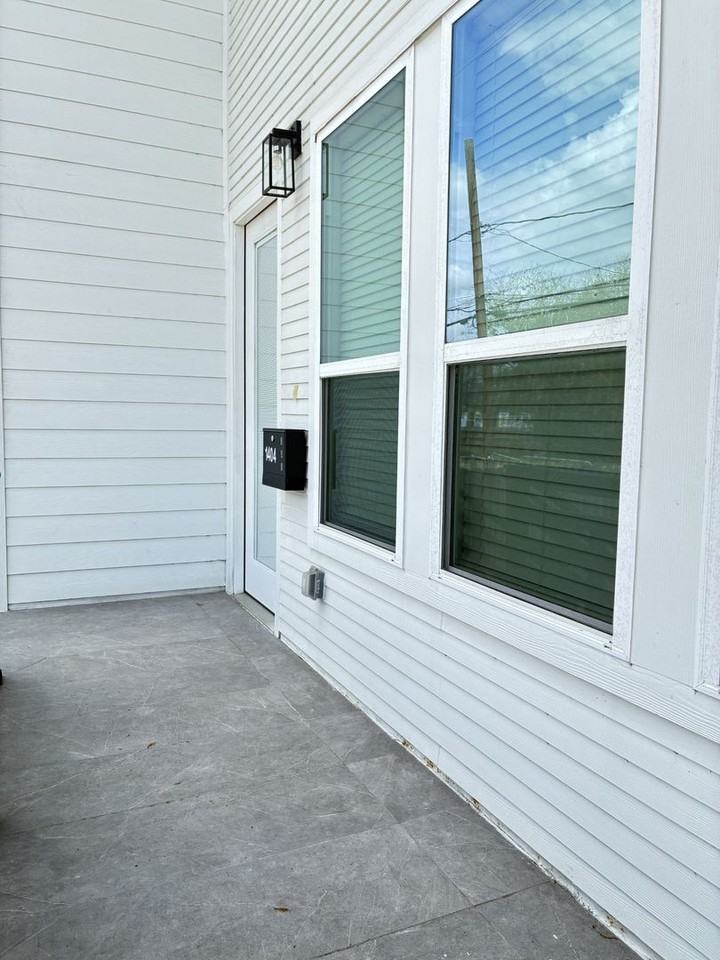 1404 E 31st St #B - Photo 3 of 22