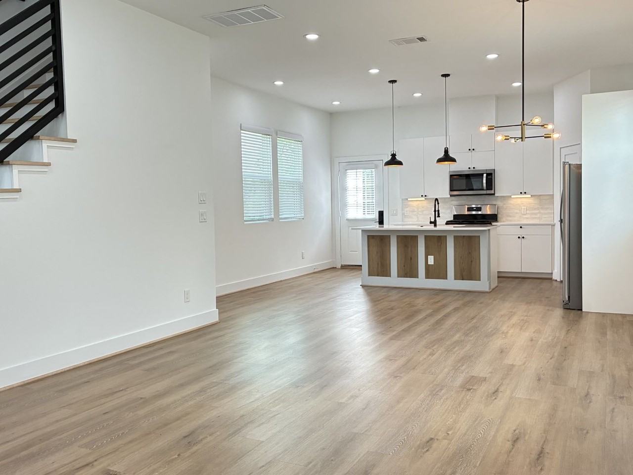 1404 E 31st St #B - Photo 5 of 22