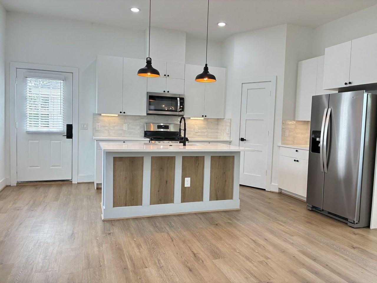 1404 E 31st St #B - Photo 7 of 22