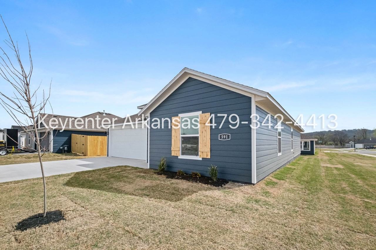 591 Raegan St - Photo 2 of 28