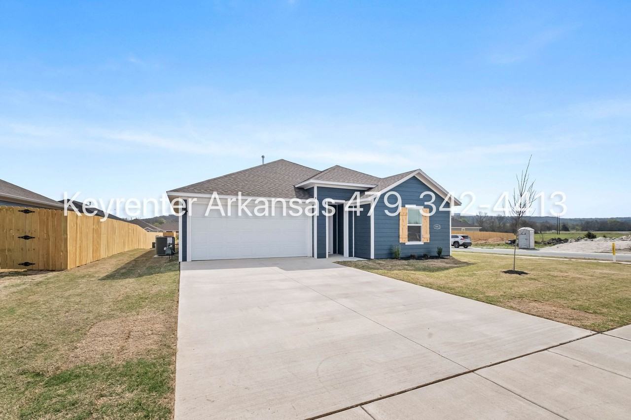 591 Raegan St - Photo 3 of 28
