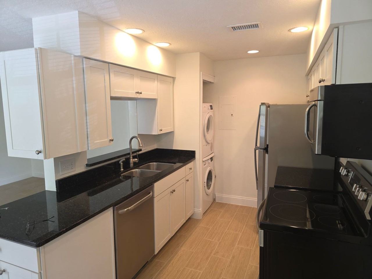 1200 Palmer St - Photo 2 of 8