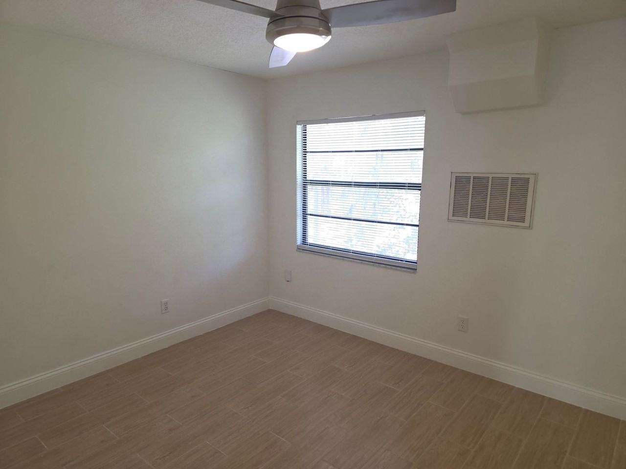 1200 Palmer St - Photo 4 of 8