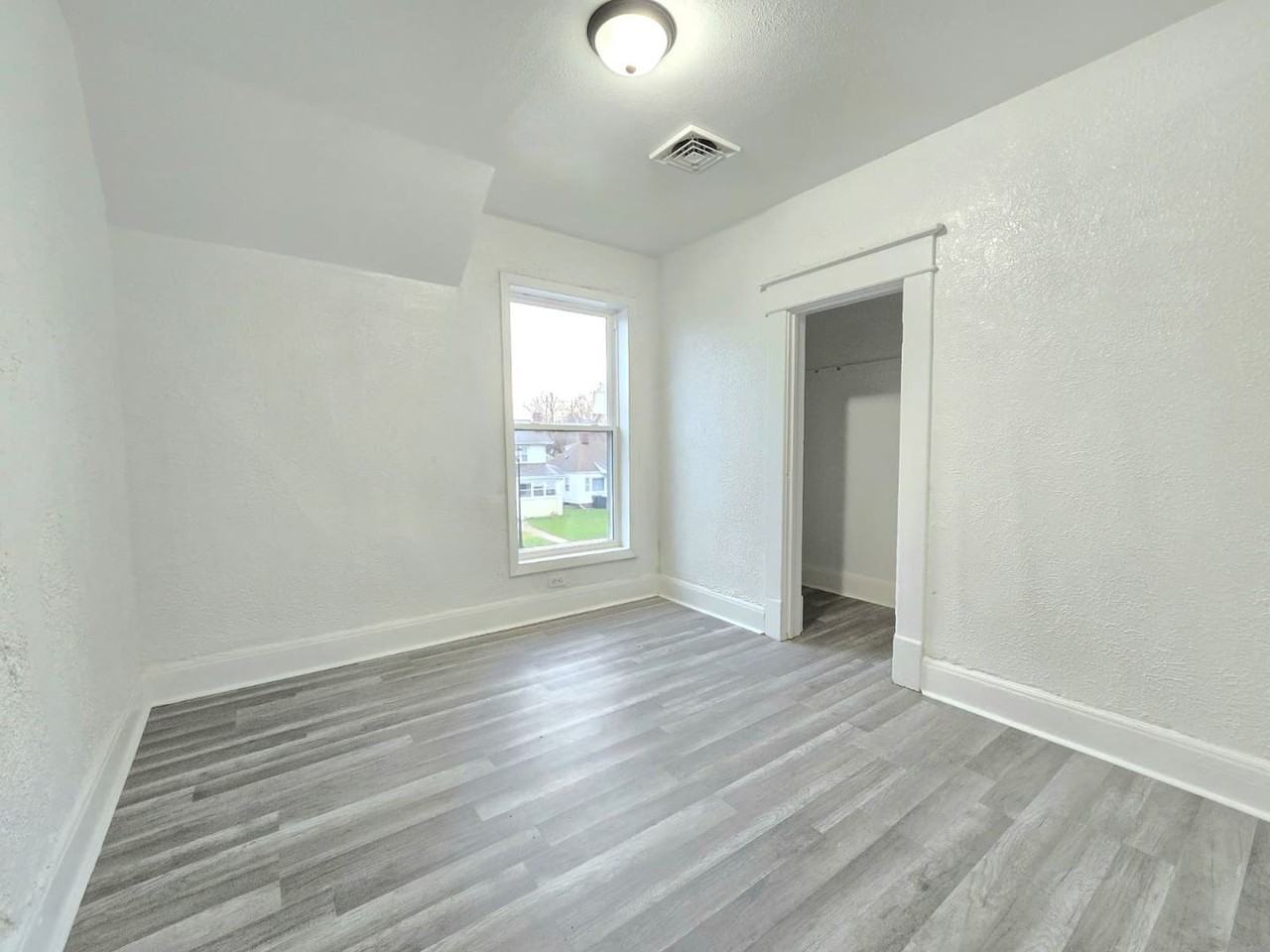 3312 Mishawaka Ave - Photo 5 of 7