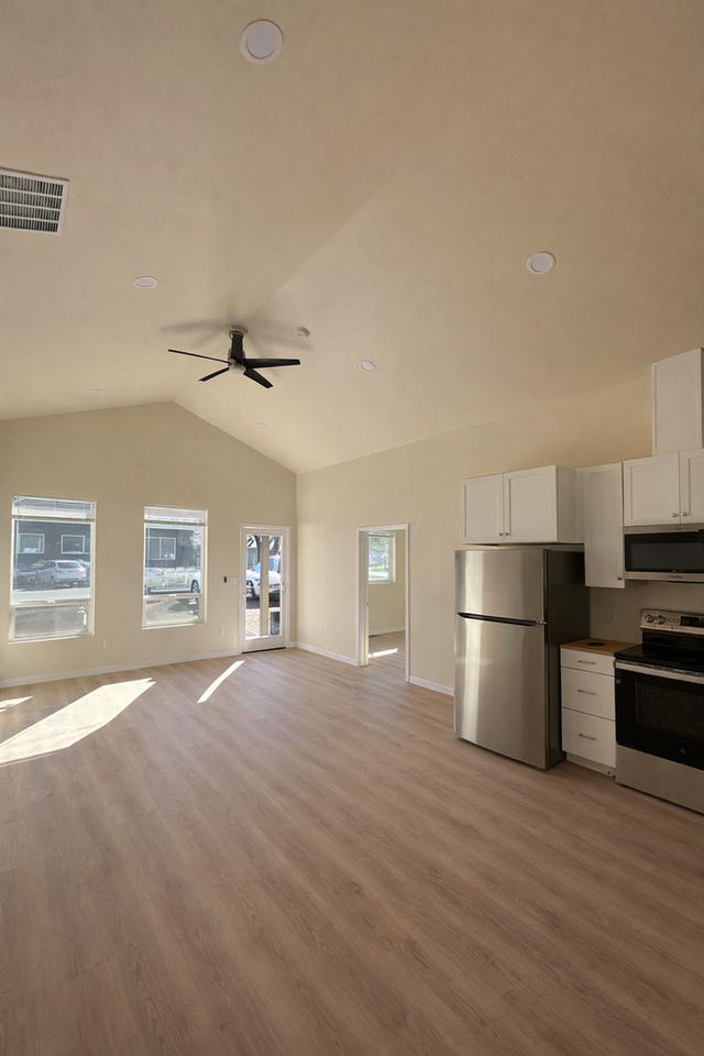2141 Se Melrose Dr #B - Photo 4 of 45