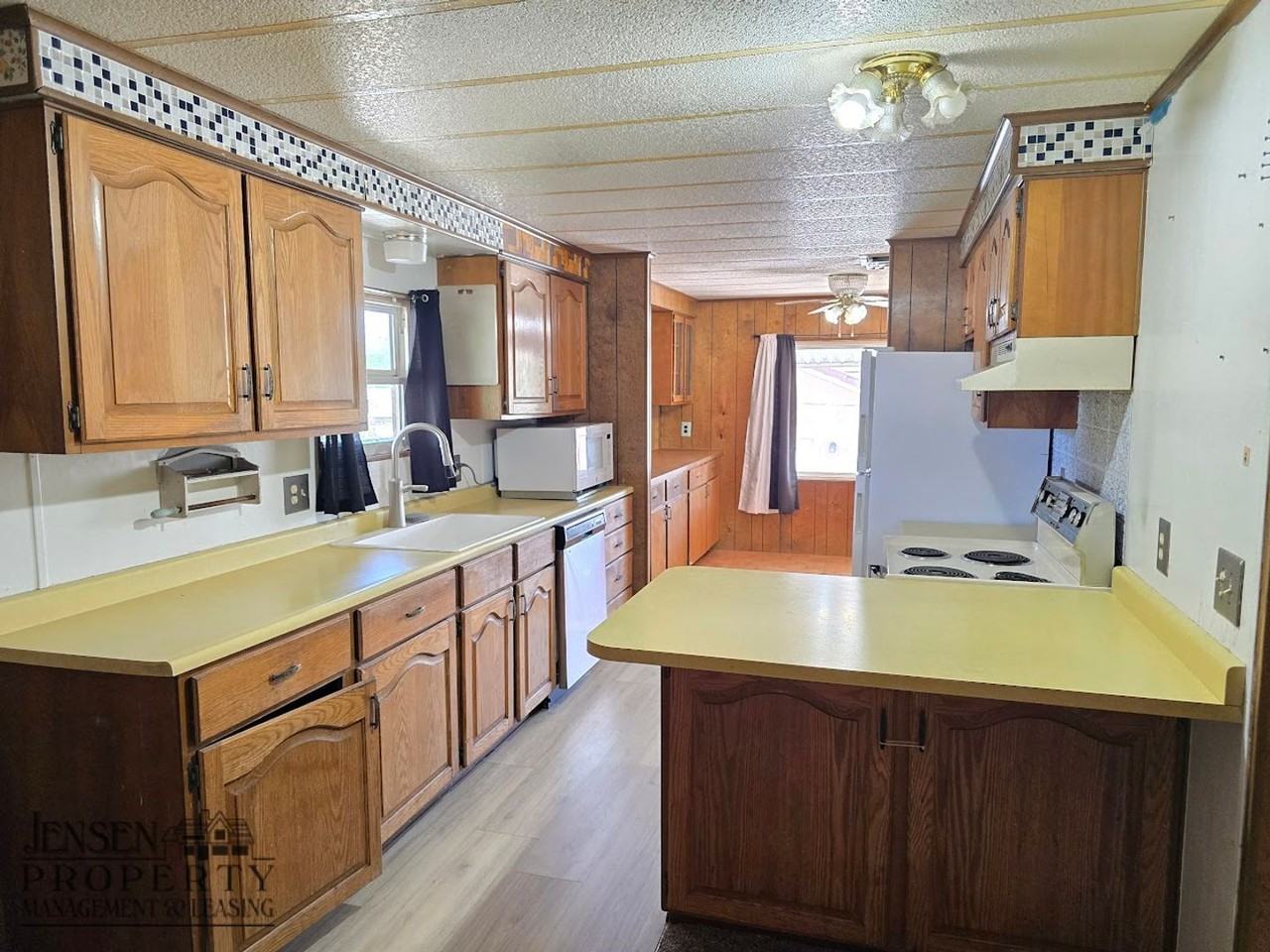 145 S 100 E - Photo 5 of 26