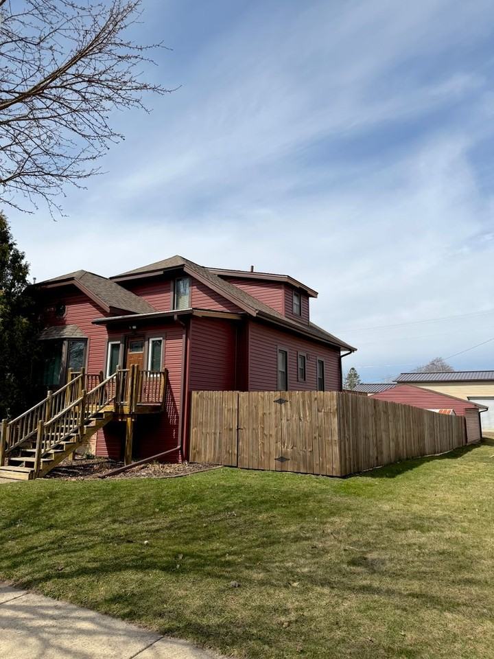 418 E Monowau St - Photo 2 of 29