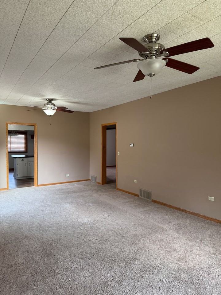 418 E Monowau St - Photo 7 of 29