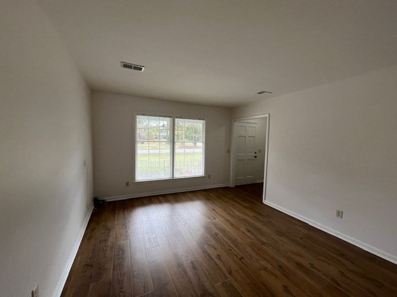 1209 Sidney Dr - Photo 4 of 33