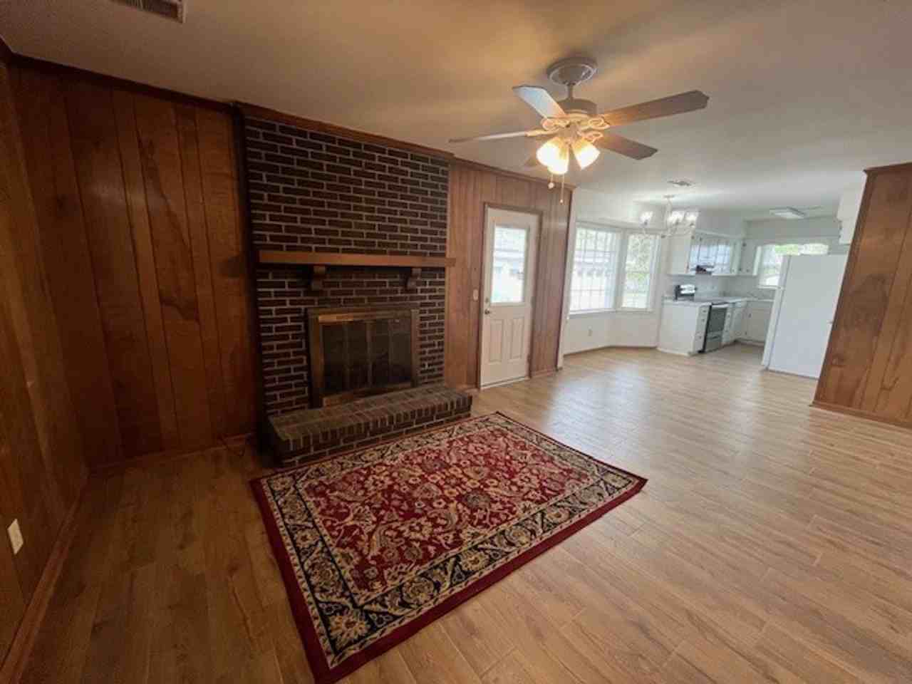 1209 Sidney Dr - Photo 3 of 33