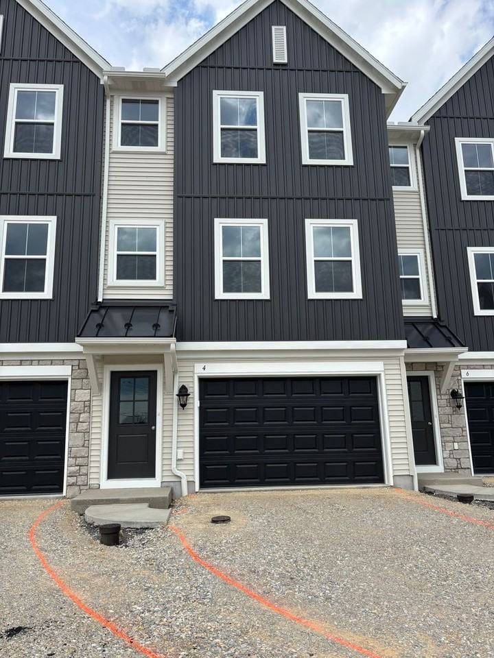 4 Meredith Way - Photo 2 of 20