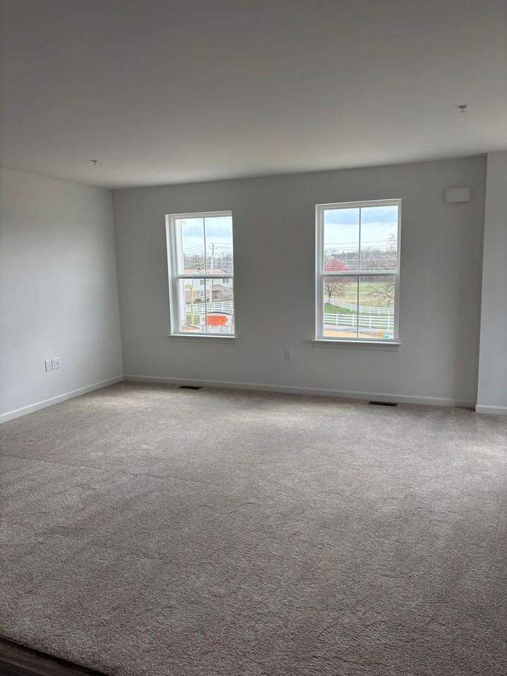 4 Meredith Way - Photo 3 of 20