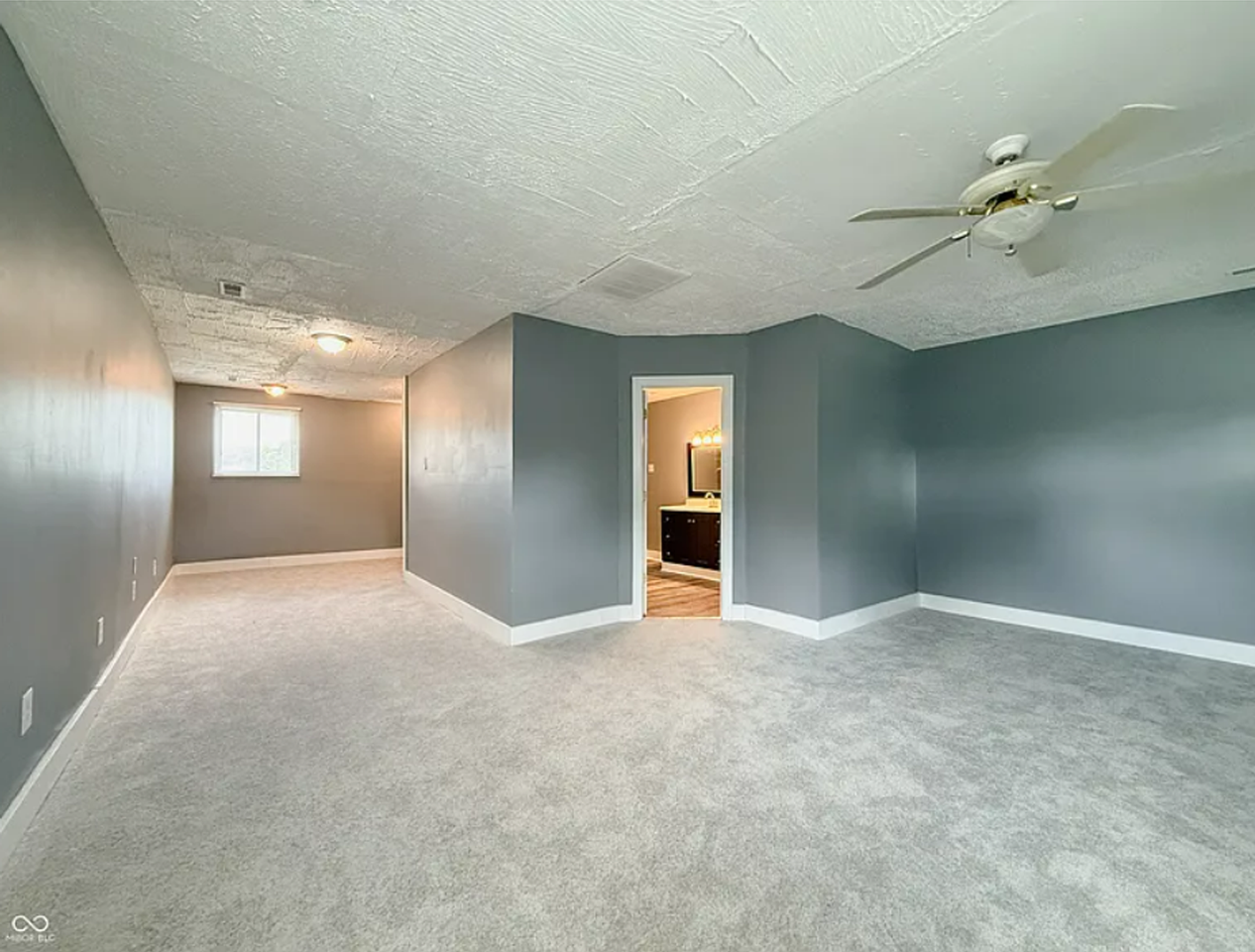 3736 Kinnear Ave - Photo 5 of 35