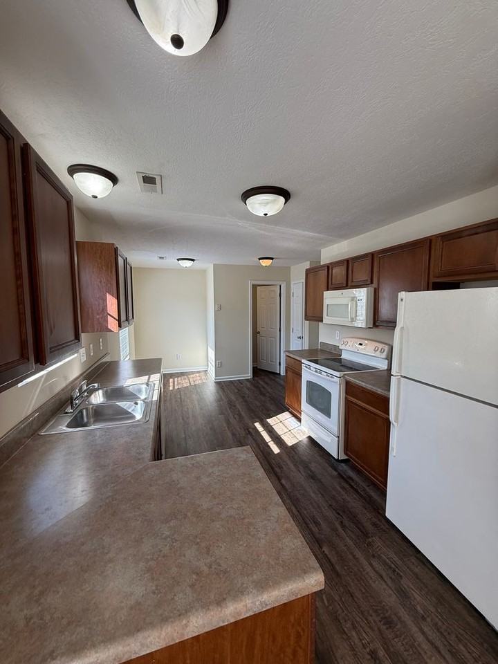 2308 Talbott Way - Photo 3 of 18