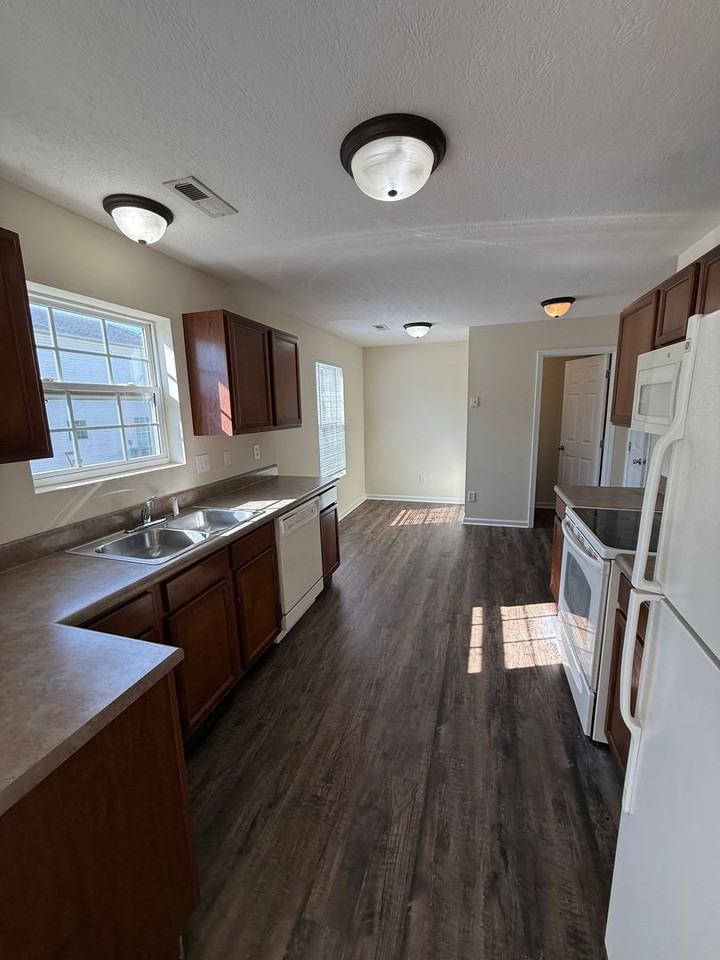 2308 Talbott Way - Photo 4 of 18