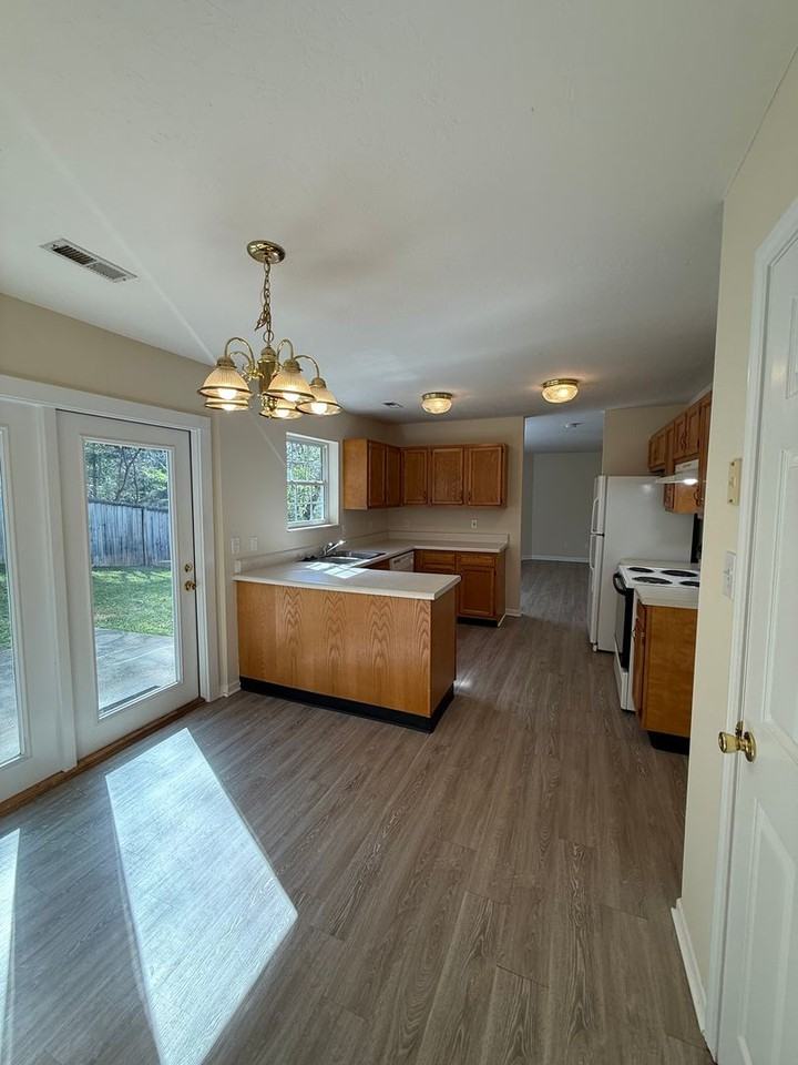 700 Gracewood Way - Photo 3 of 17
