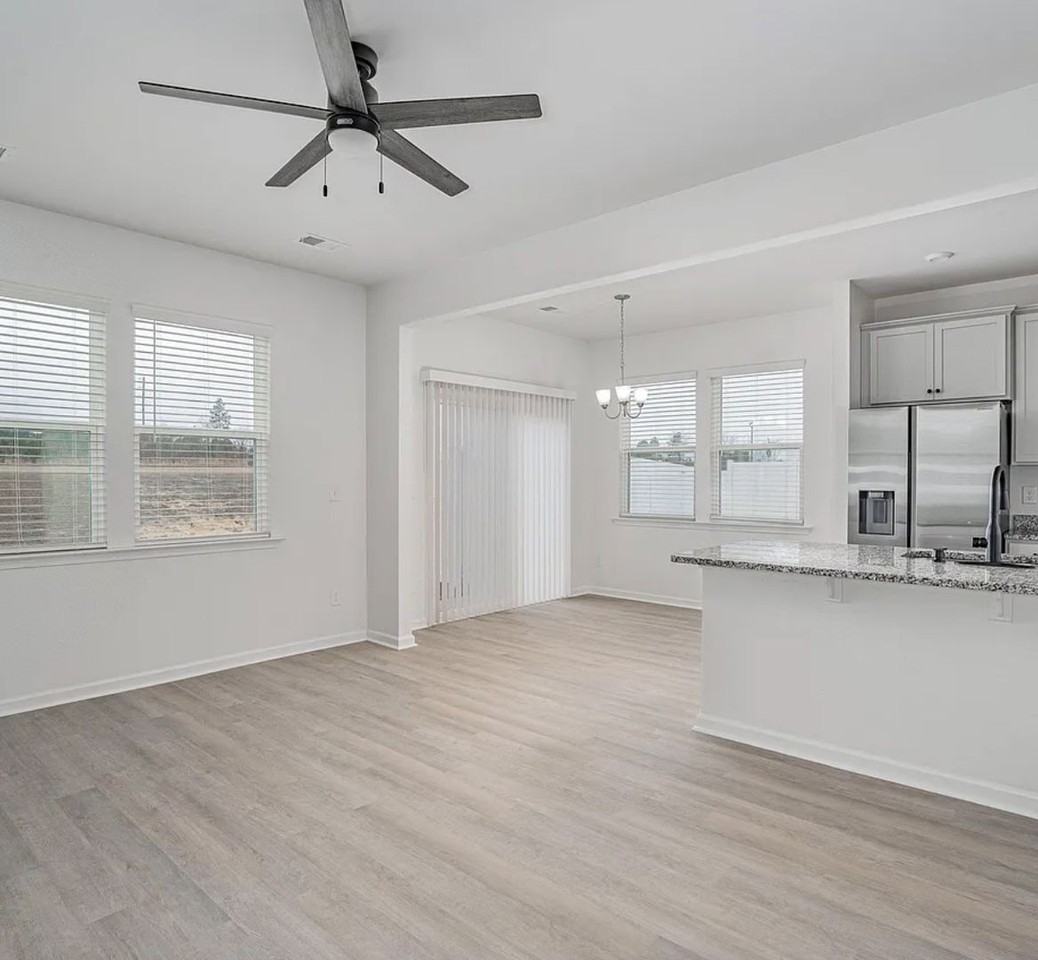 1084 Cornelia St - Photo 4 of 17