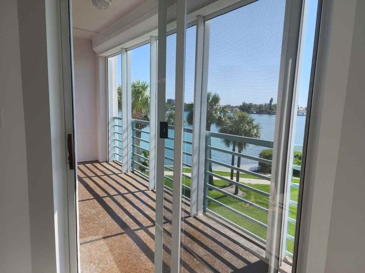 8040 Sailboat Key Blvd S - Photo 4 of 35