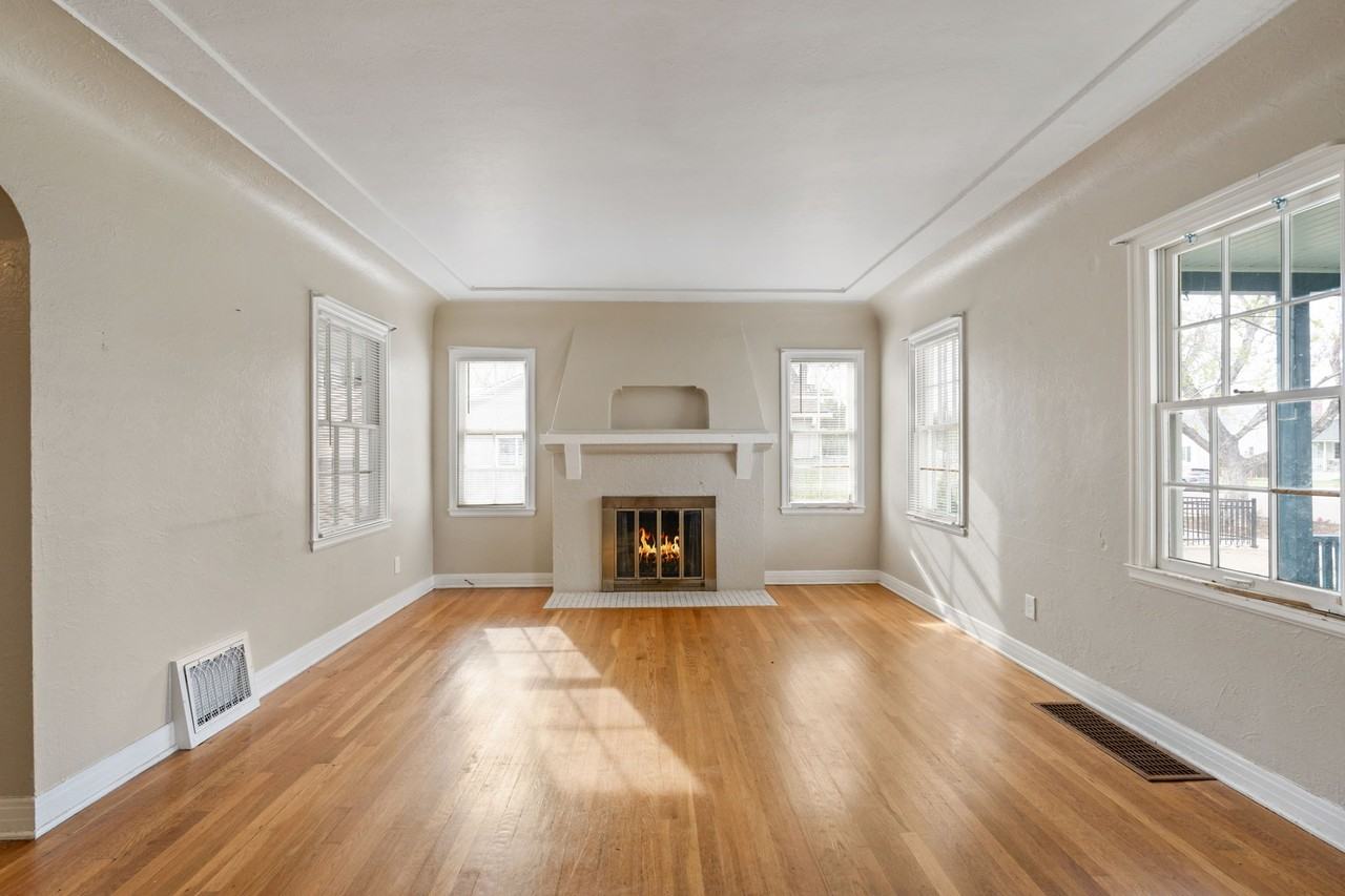 1321 E Monument St #1 - Photo 3 of 10