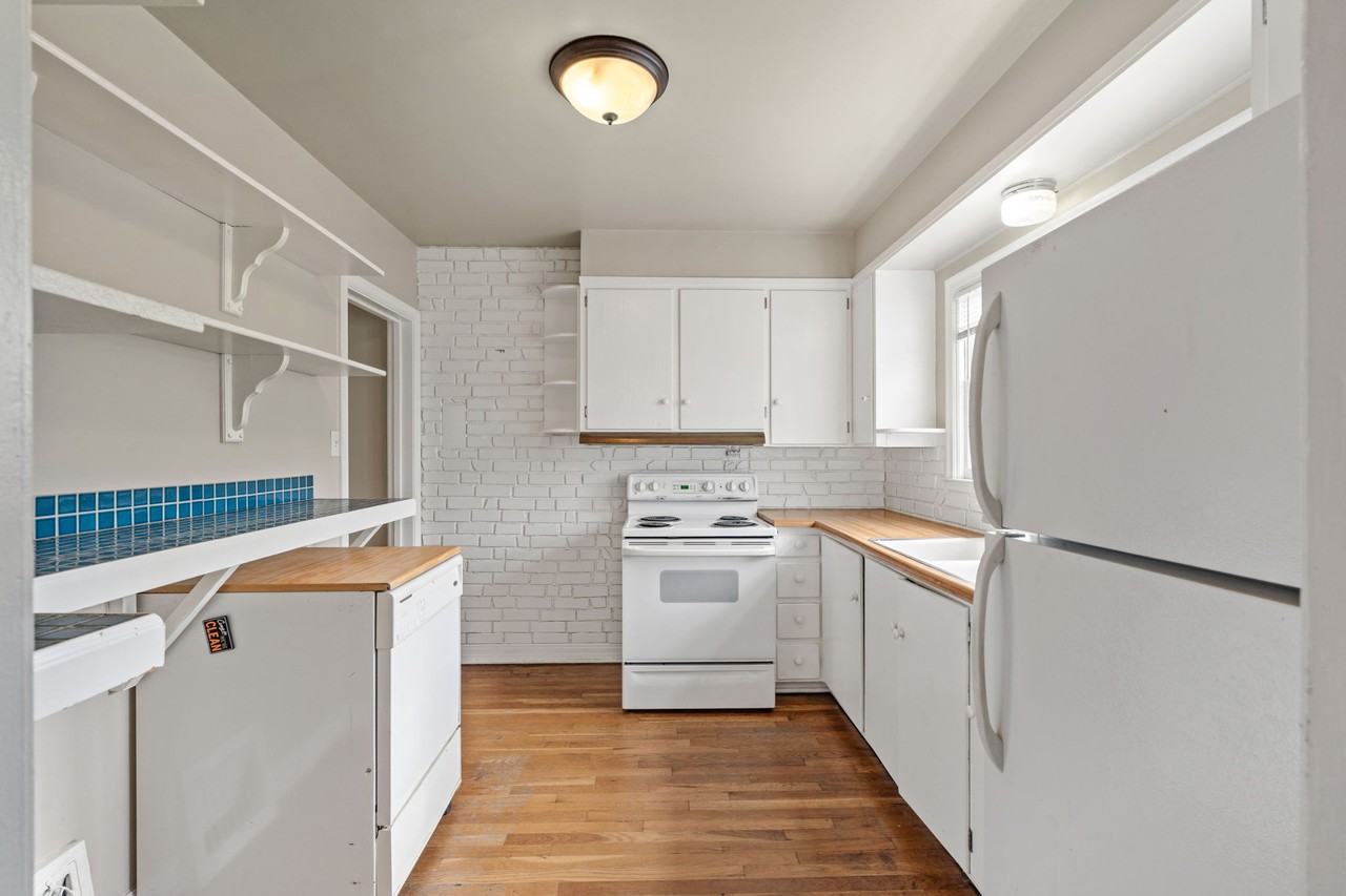 1321 E Monument St #1 - Photo 4 of 10