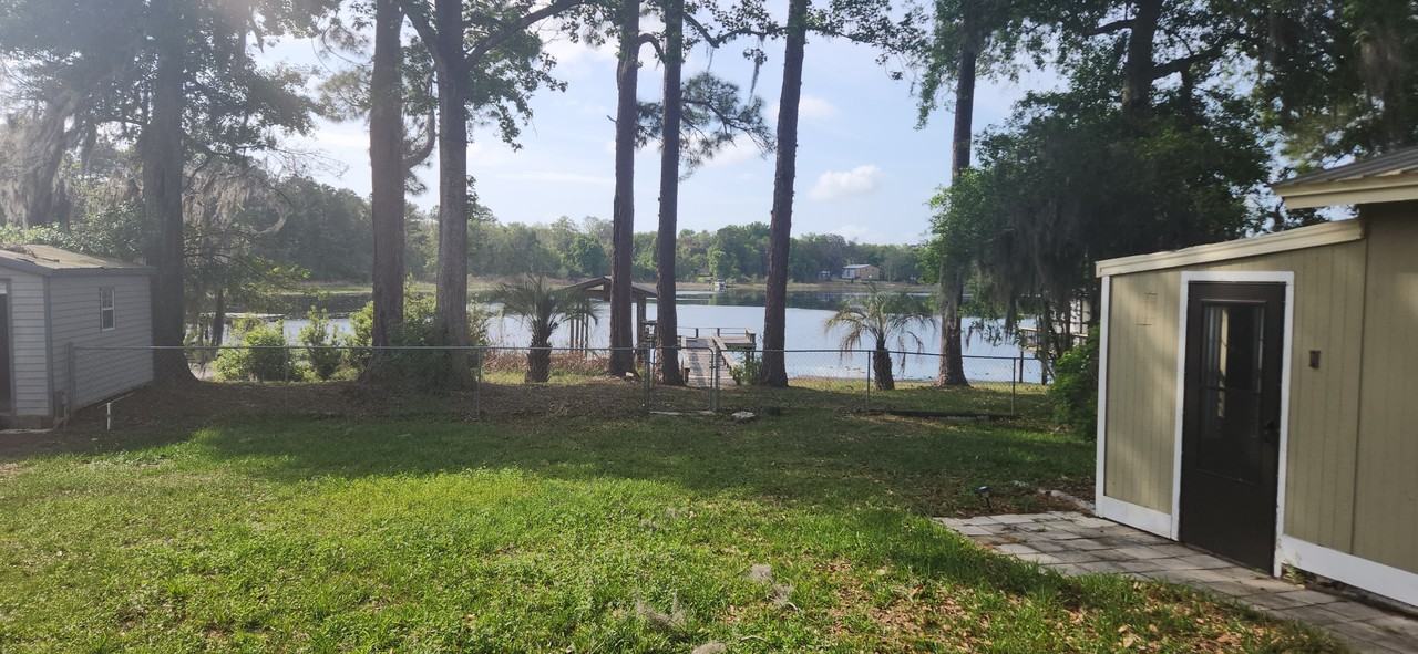 800 Lake Shore Ter - Photo 3 of 18