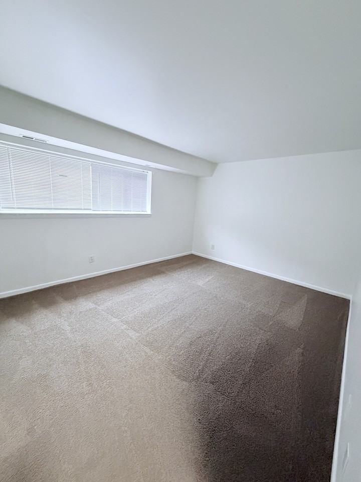 1022 Adams Ave #1 - Photo 6 of 9