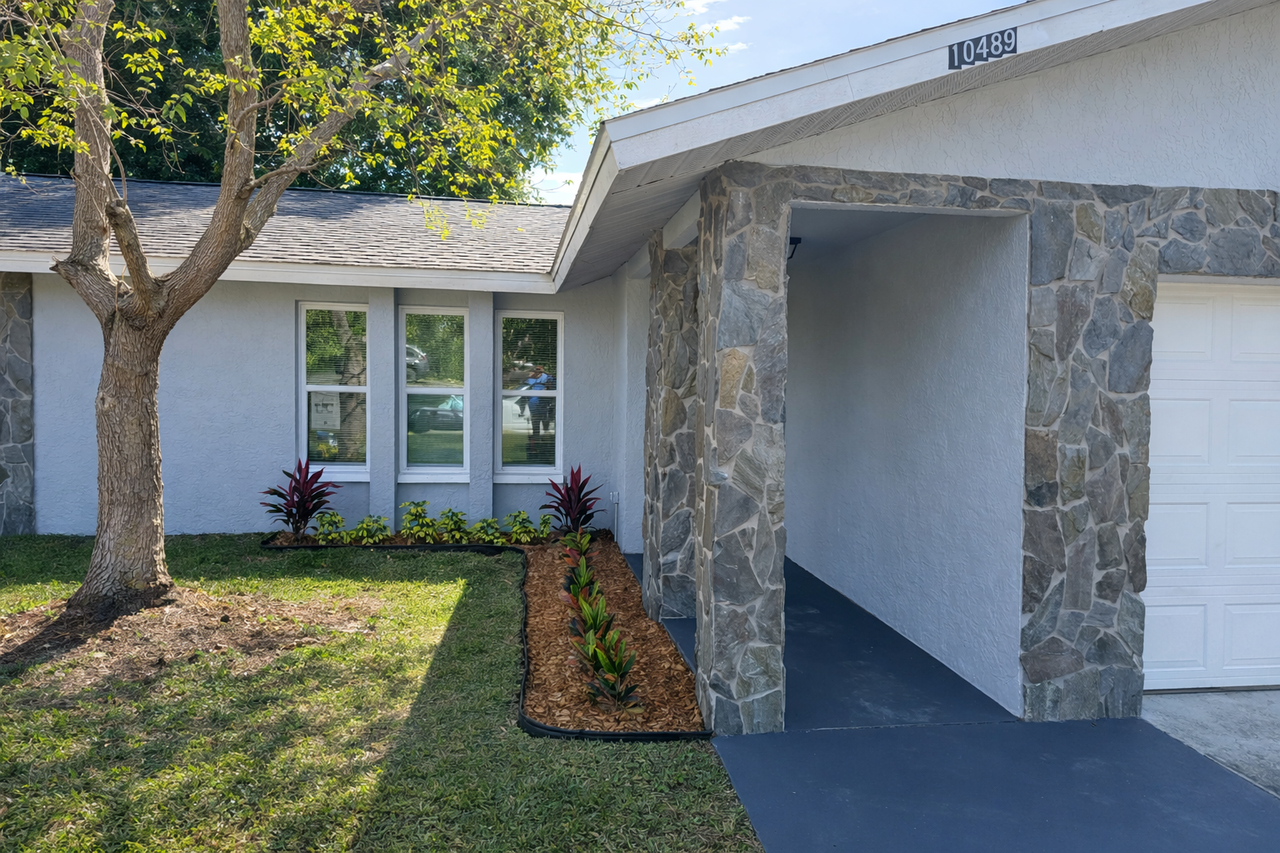 10489 113th St #1 - Photo 2 of 20