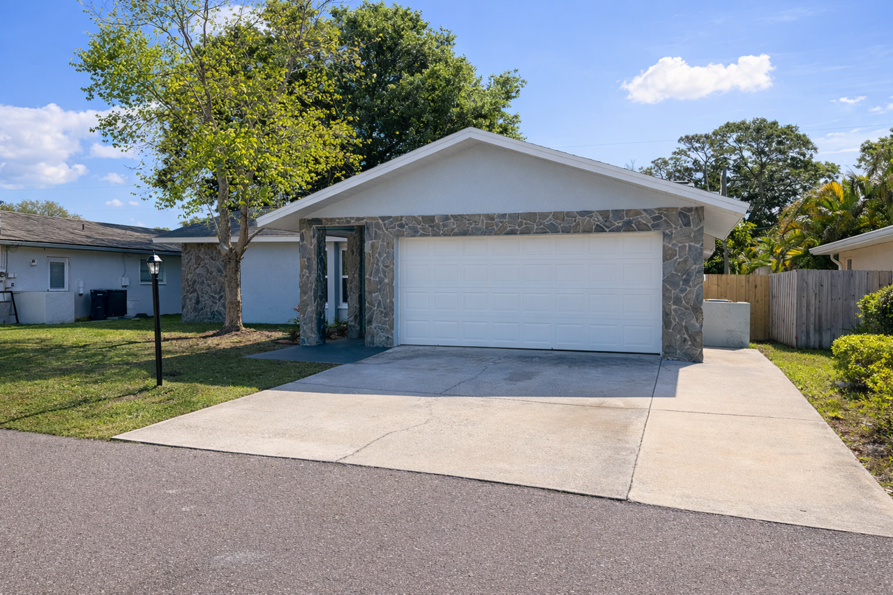 10489 113th St #1 - Photo 3 of 20