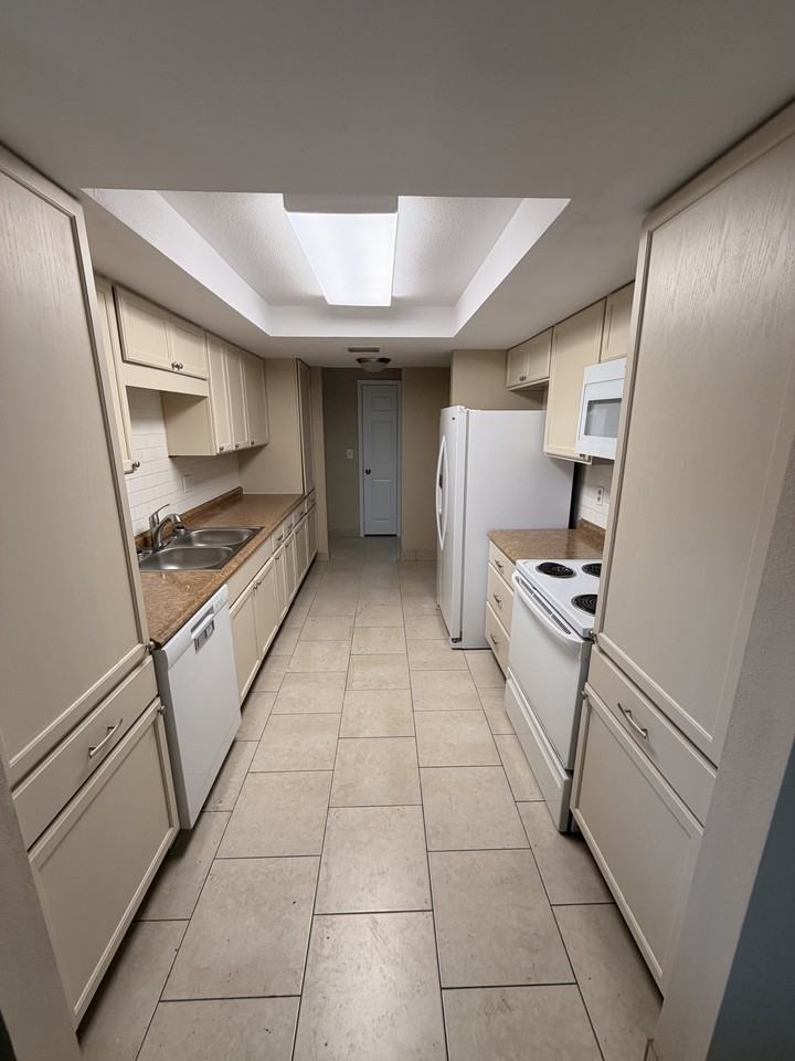 10489 113th St #1 - Photo 4 of 20