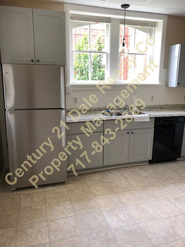 78 1/2 S Main St - Photo 4 of 13