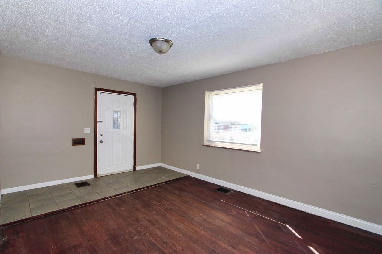 937 Grand Ave - Photo 3 of 21