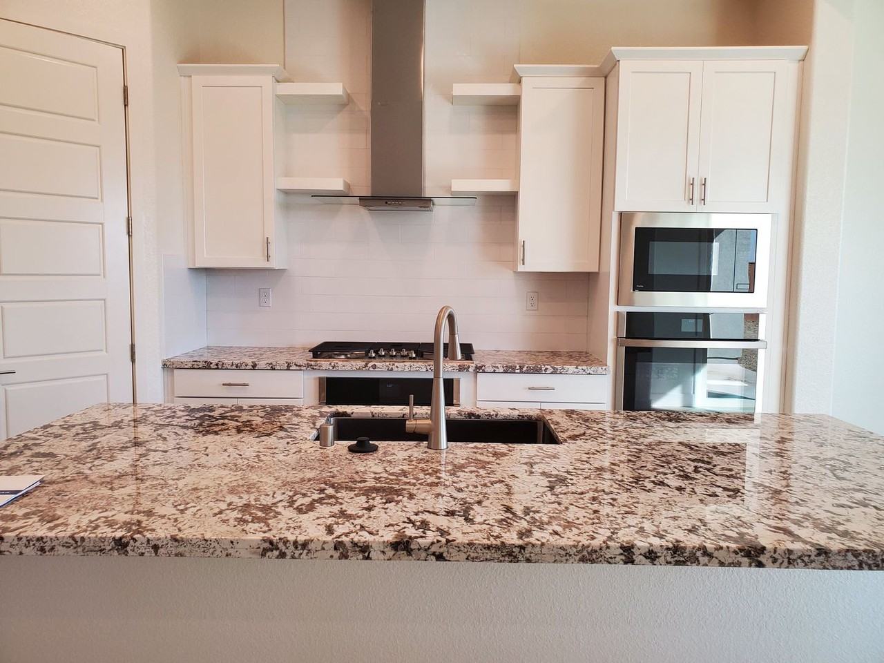 2204 Murphey Dr - Photo 6 of 50