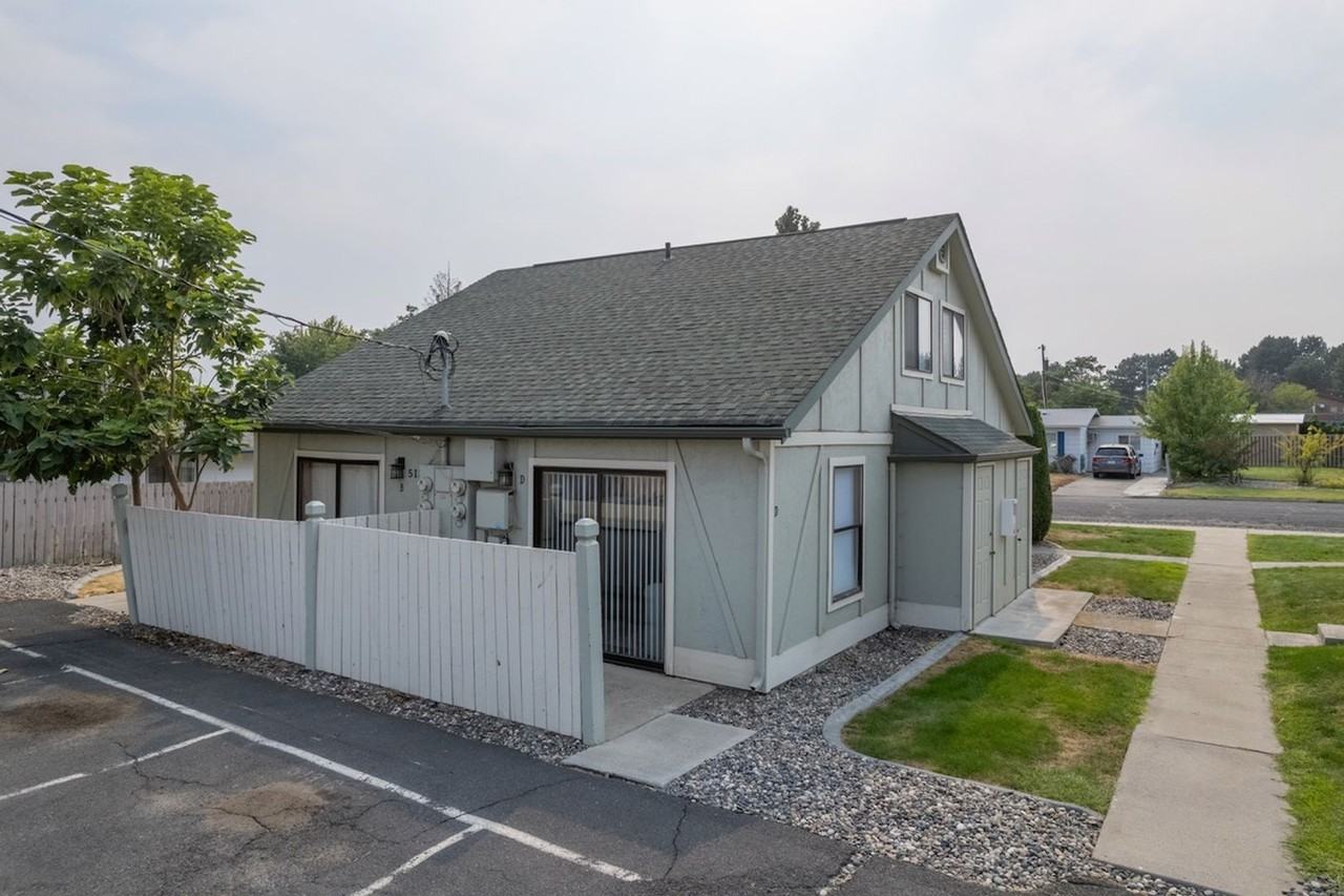 503 S Beech St - Photo 2 of 18