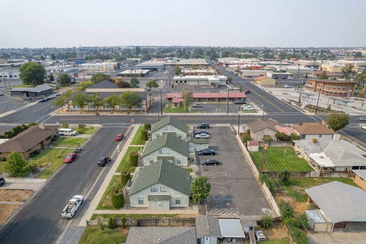 503 S Beech St - Photo 3 of 18