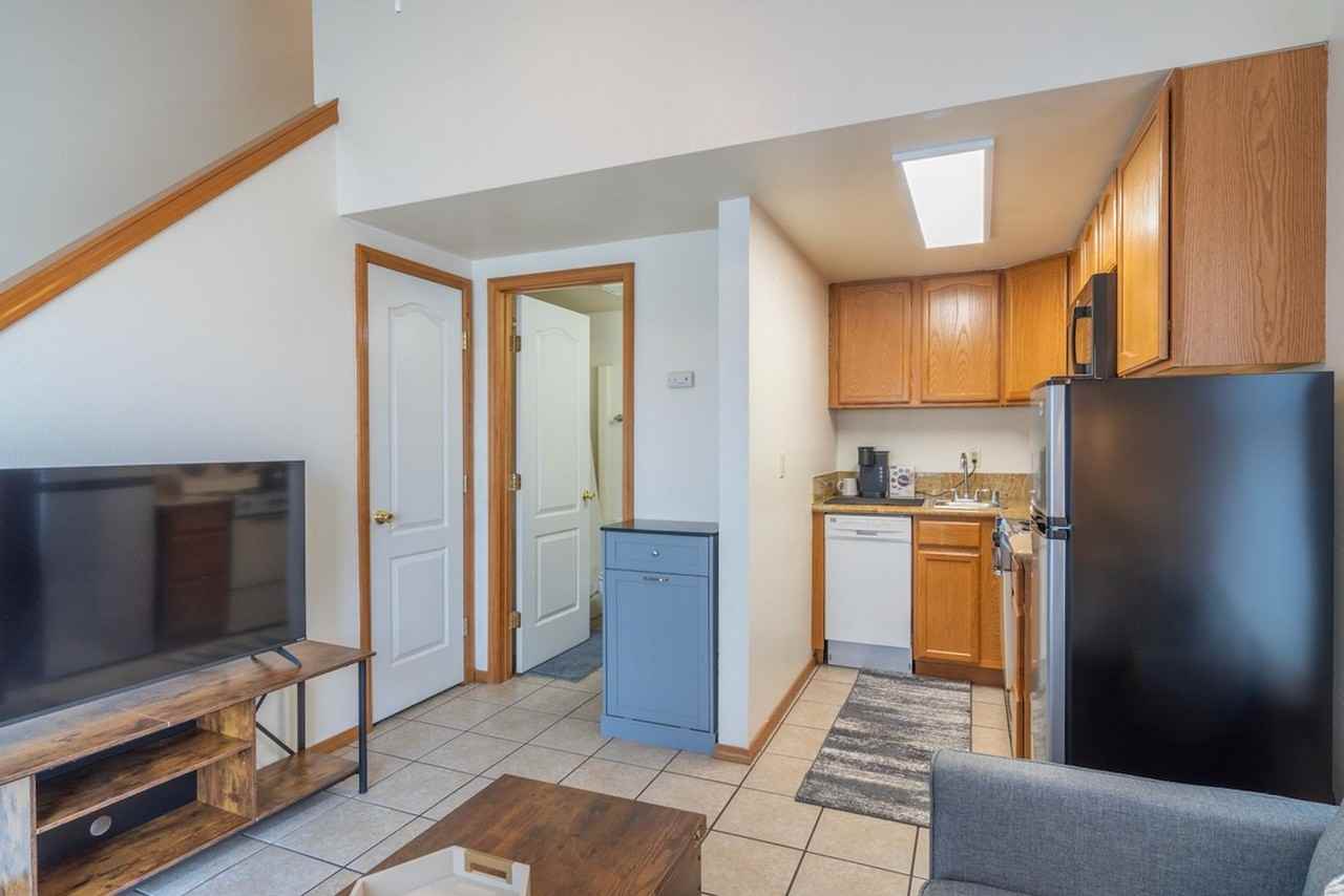 503 S Beech St - Photo 4 of 18