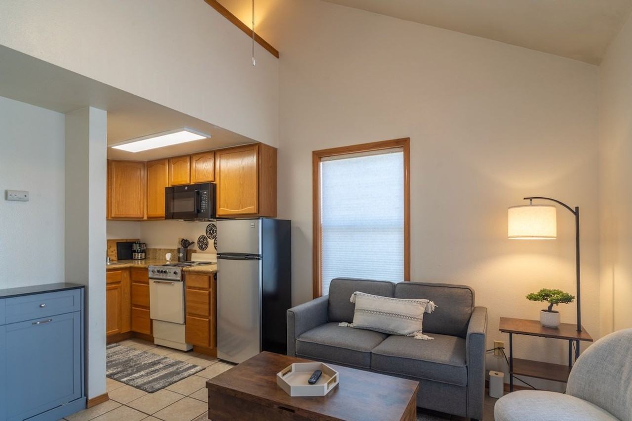 503 S Beech St - Photo 6 of 18