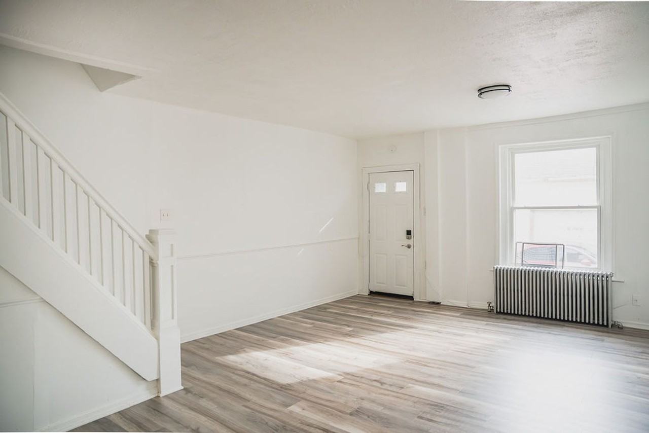 521 Hess St - Photo 3 of 13