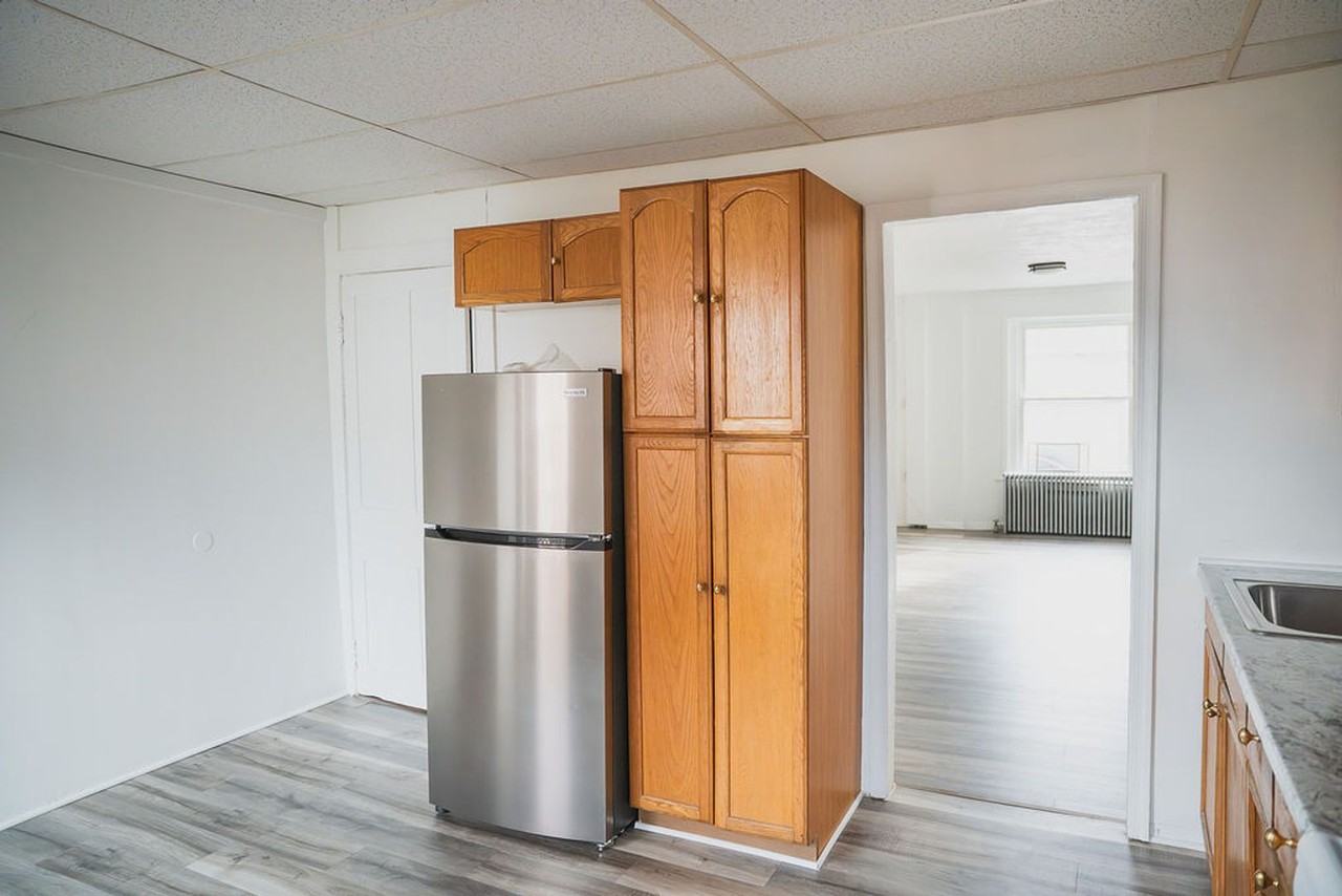 521 Hess St - Photo 4 of 13