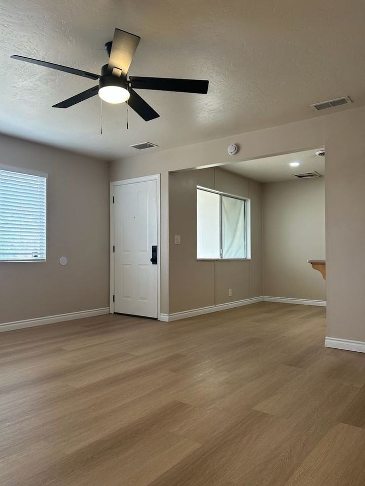 1000 W Coronado Ave - Photo 2 of 15