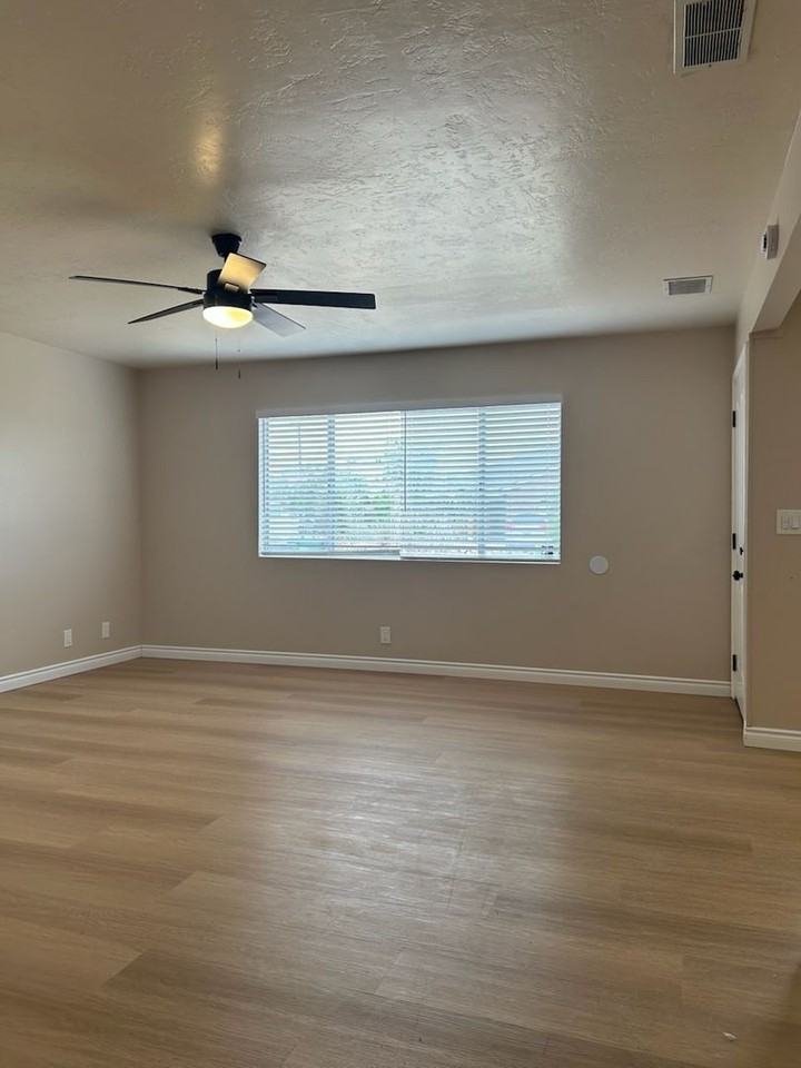 1000 W Coronado Ave - Photo 3 of 15