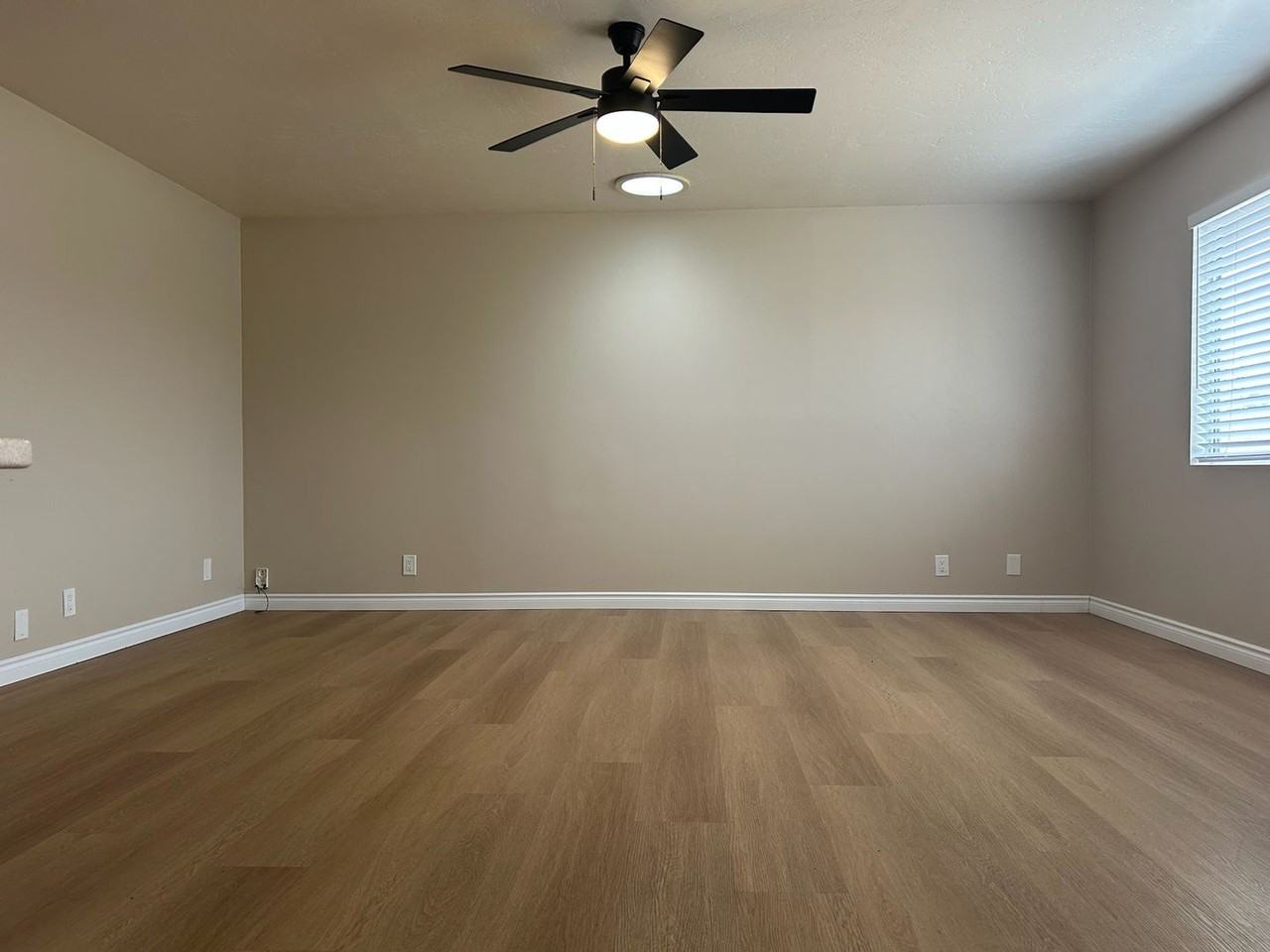 1000 W Coronado Ave - Photo 4 of 15