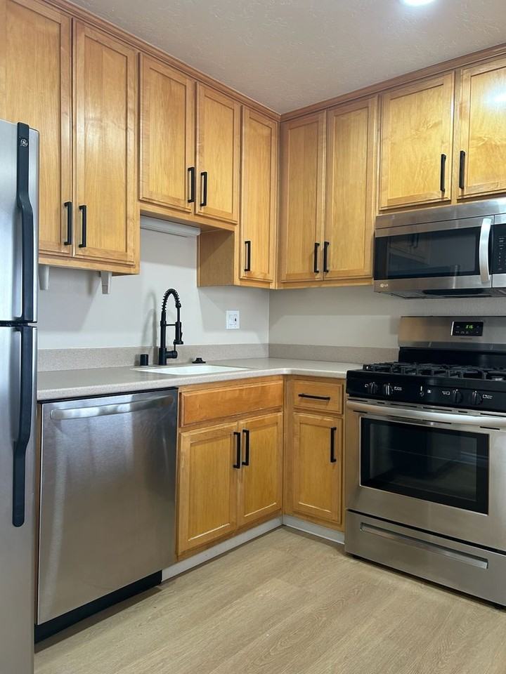 1000 W Coronado Ave - Photo 5 of 15